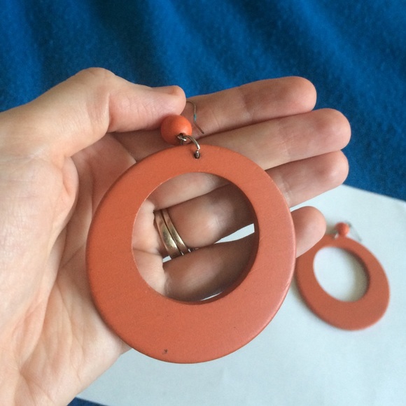 Final Price! Hoop Earrings - Picture 3 of 4